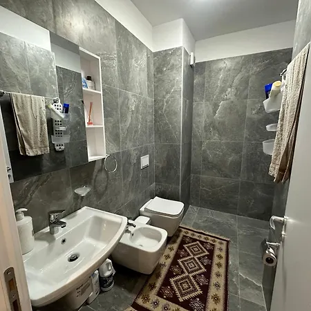 Regency Univers Near Mother Teresa Airport & 10 Min From Centre דירה טיראנה