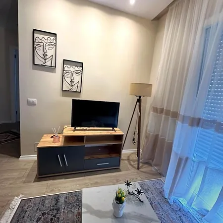 Regency Univers Near Mother Teresa Airport & 10 Min From Centre טיראנה