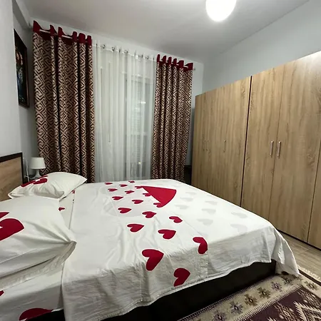 Univers Near Airport Apartman