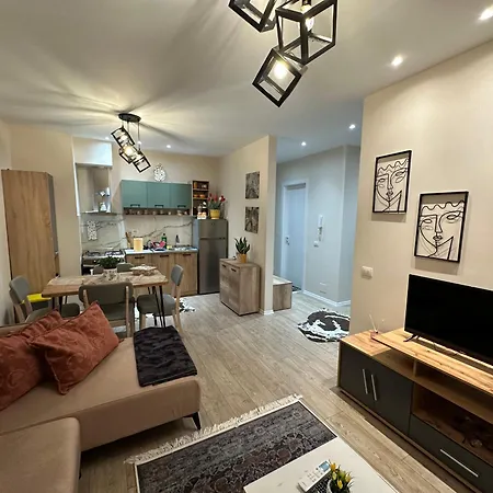 דירה Regency Univers Near Mother Teresa Airport & 10 Min From Centre