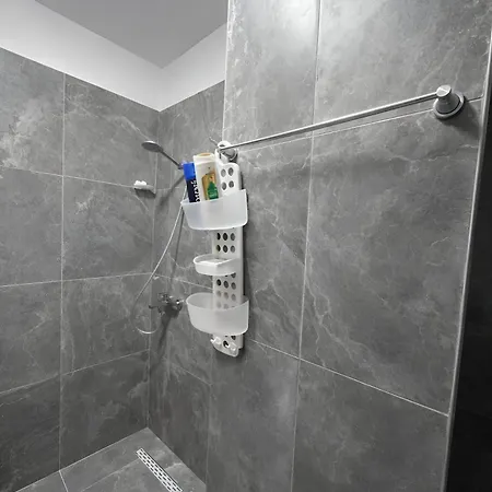 Regency Univers Near Mother Teresa Airport & 10 Min From Centre Apartment *