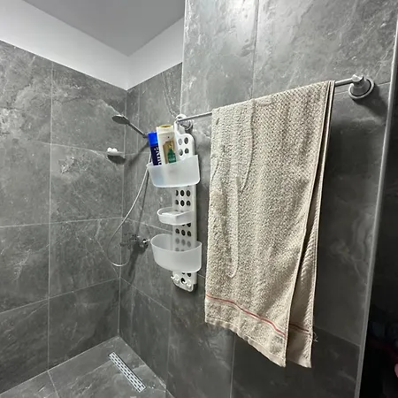 شقة Regency Univers Near Mother Teresa Airport & 10 Min From Centre