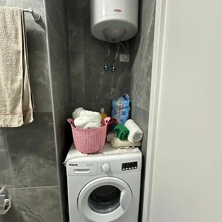 Regency Univers Near Mother Teresa Airport & 10 Min From Centre 아파트 티라나