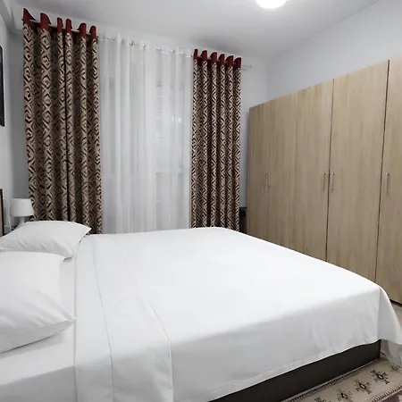 Regency Univers Near Mother Teresa Airport & 10 Min From Centre شقة *