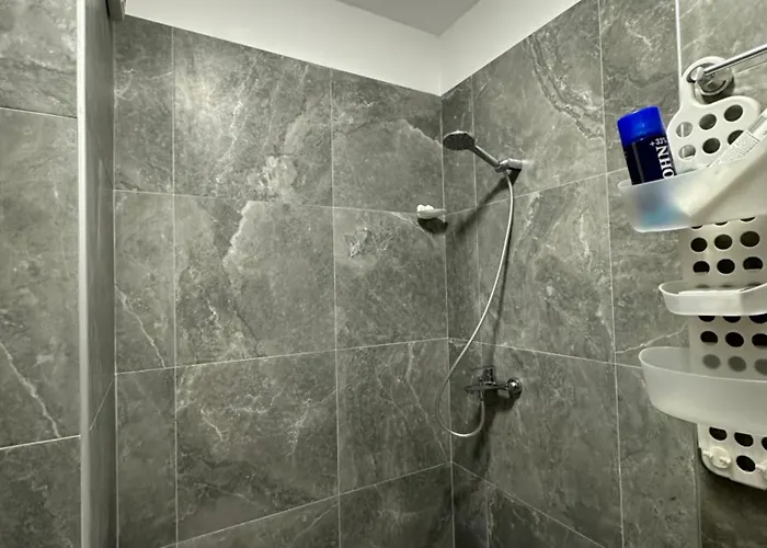 Regency Univers Near Mother Teresa Airport & 10 Min From Centre Appartement