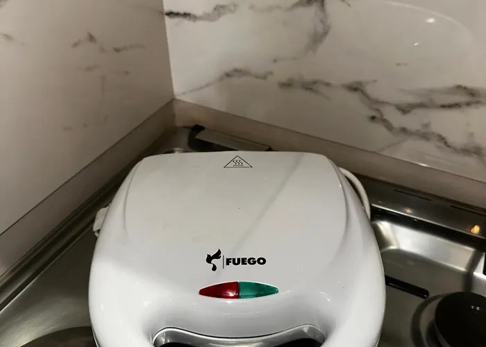 Regency Univers Near Mother Teresa Airport & 10 Min From Centre شقة تيرانا