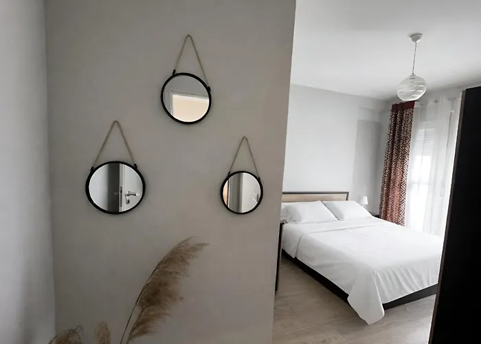 Regency Univers Near Mother Teresa Airport & 10 Min From Centre شقة تيرانا